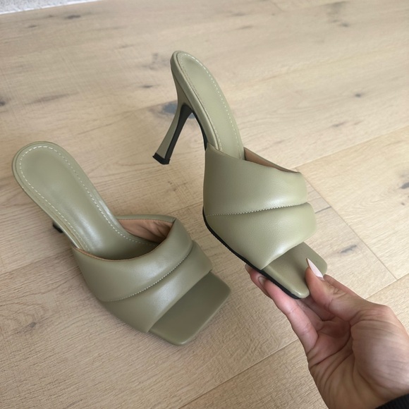 Green heeled mules - Picture 1 of 5